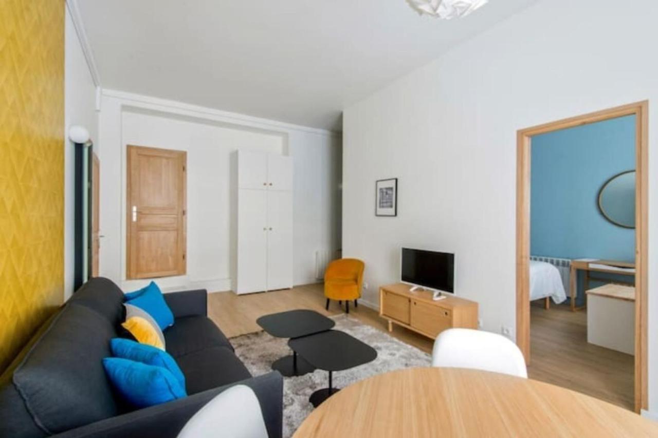 Cozy 2 Bedroom Apartment In Párizs Kültér fotó